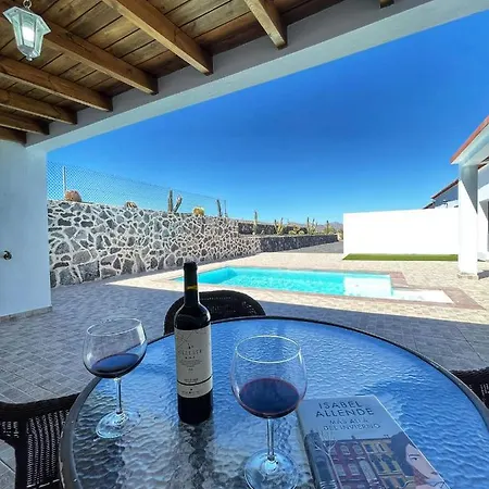 Samara Villa Teguitar